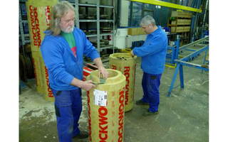 Vacuum-insulated piping